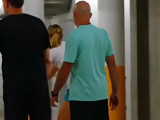 County BBW chick séduit un fermier et lui suce la bite avant de se faire pilonner porno homme vierge