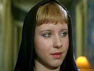 Le gros trou du cul homme vierge porno de la salope rousse Renee Pornero se fait baiser avec une énorme bite et un gode
