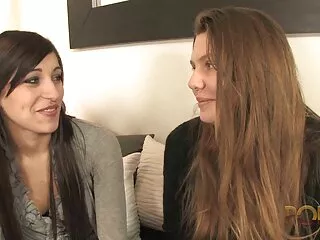 Des filles russes échangent leurs copains et baisent dans une sale sexe gratuit vierge action à quatre