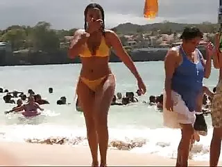 Sexe de groupe ultime avec des modèles transsexuels au bord de porno video fille vierge la piscine