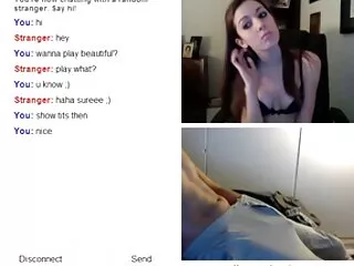 La petite amie de Spiderman lui film x vierge fait une pipe en gorge profonde
