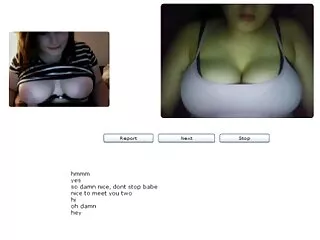 Quatre filles chargées d'érotisme film porno femme vierge se déshabillent et se baisent avec des jouets sexuels