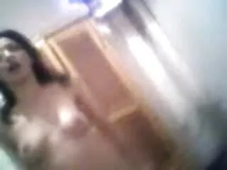 La chienne tatouée aux cheveux porno arab vierge roux Tana Lea donne sa tête et se fait baiser