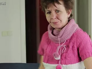 Un mec noir pervers avec un pénis épais baise la film prono vierge chienne blonde aux gros seins Phoenix Marie dans un style mish