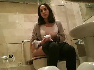 Une gouine asiatique met film porno fille vierge un strapon et baise sa petite amie sex-appeal