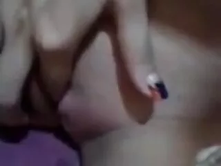 Transexuelle brune mince obtient sa bite brunâtre orale filme porno vierge baisée par blondie salée