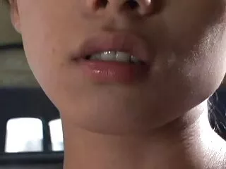 Harlow japonaise bien roulée Yura Kasumi se fait porno video fille vierge baiser dans une pose latérale tout en faisant une pipe
