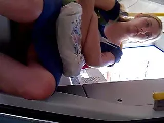 Putain brune vigoureuse avec un film porno fille vierge énorme gros butin se fait gangbanger dur