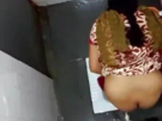 Jaw Drop porno arabe vierge MILF blonde se fait défoncer la langue de la chatte par une domina en chaleur