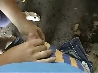 La demi-soeur coquine Luna Bright est séduite par la grosse bite video xxx fille vierge de son demi-frère