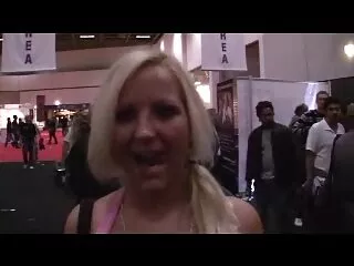 Salope à double pénétration gémit film porno fille vierge de plaisir