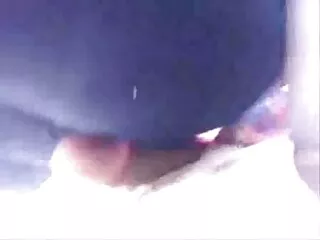 La coquine japonaise Ai Serizawa se fait serrer le clitoris video porno de fille vierge par un branleur pervers