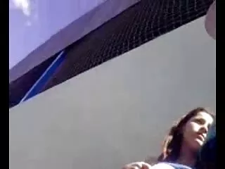 L'homme qui mange la chienne Rina Ellis donne la meilleure pipe xxx fille vierge bâclée de tous les temps sur une caméra pov